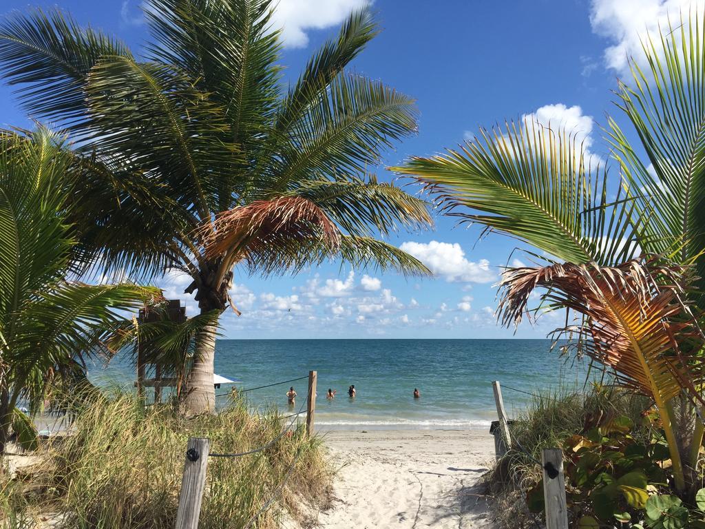 Beach Haus Key Biscayne Contemporary Apartments Extérieur photo