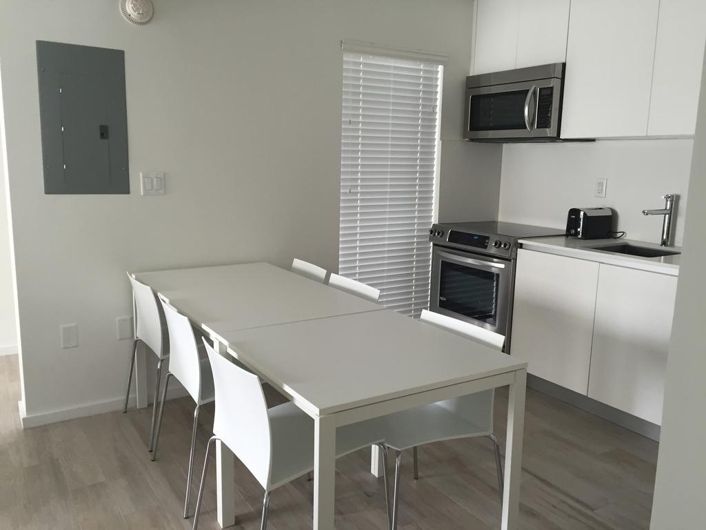 Beach Haus Key Biscayne Contemporary Apartments Extérieur photo