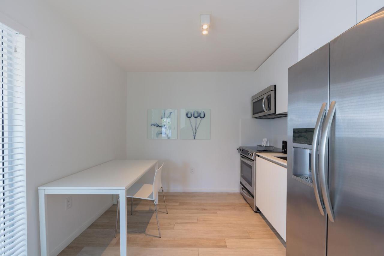 Beach Haus Key Biscayne Contemporary Apartments Extérieur photo